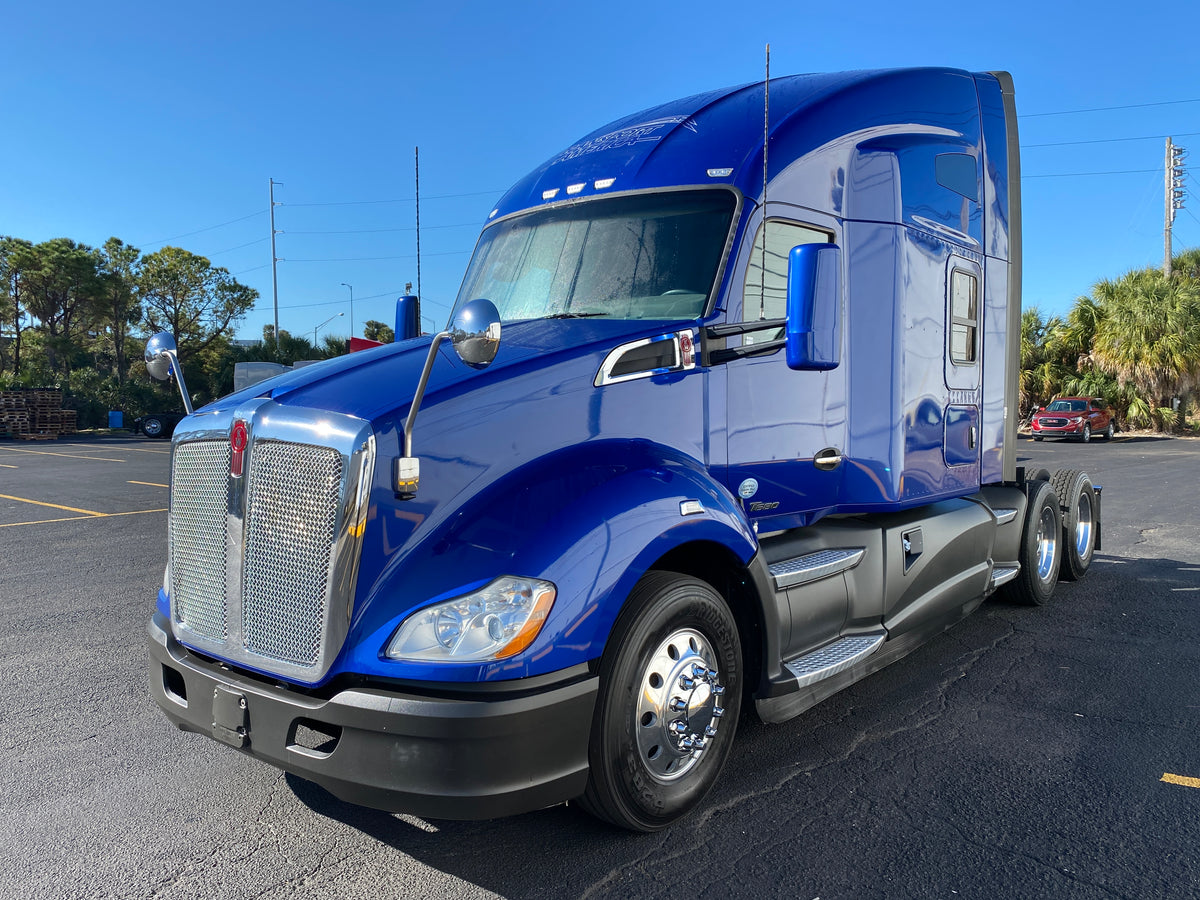 2015 Kenworth T680, 241K MILES!! 455 HP, 10 SPD, Big Sleeper, Fridge