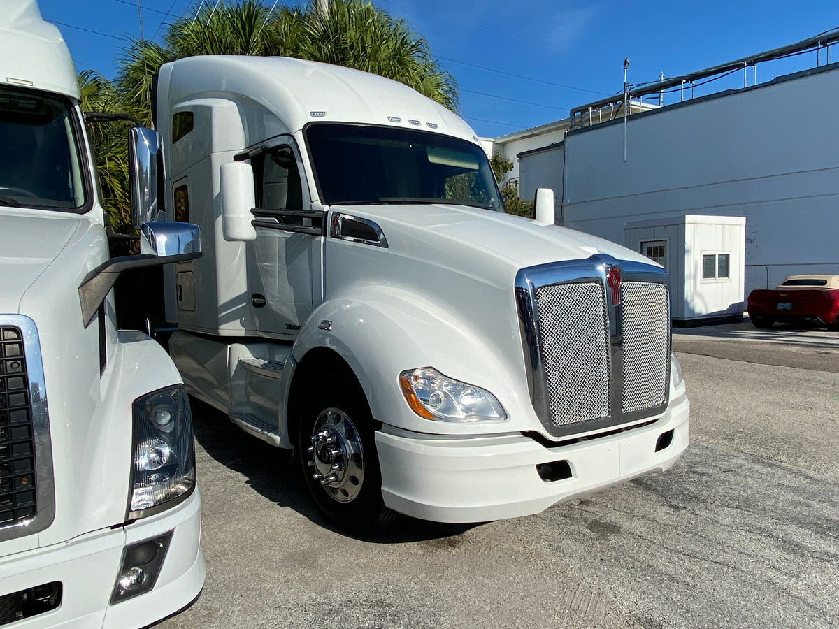 2015 Kenworth T680, Cummins ISX, 13 Speed, Fridge, Inverter, Camera, 3