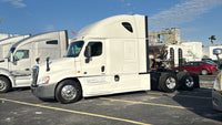 2016 Freightliner Cascadia Detroit DD15, 10 Speed,  New Tires, RUNS STRONG!