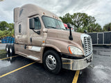 2016 Freightliner Cascadia 125, DD15, 12 Speed AUTO, Thermo King APU!!!!