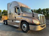 2016 Freightliner Cascadia 125, DD15, 12 Speed AUTO, Thermo King APU!!!!