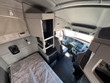 2021 KW Kenworth T680, AUTO, FRESH VIRGIN TIRES,Double bunk,  580k Miles!!!!