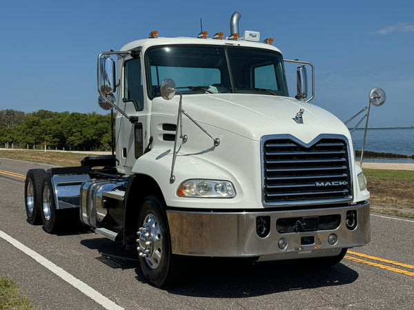 2015 Mack Pinnacle Day-cab, 400k miles, AUTO, ready to work