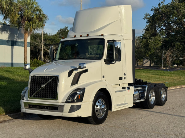 2017 Volvo VNL Daycab MINT CONDITION D13, ISHIFT 609K