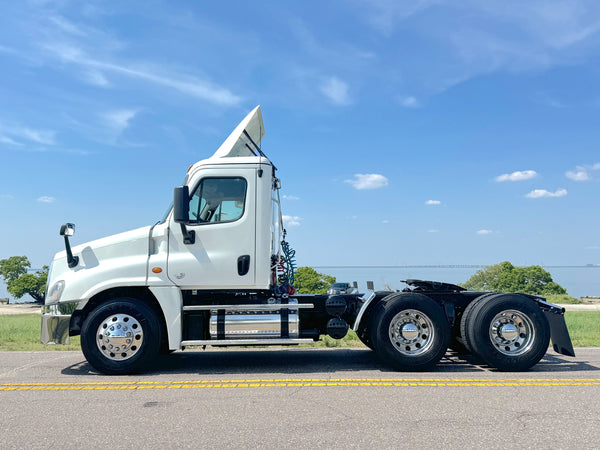 2018 Freightliner Cascadia Daycab Cummins, AUTO GREAT LOCAL TRUCK or Toy Hauler
