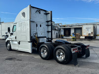 2016 Freightliner Cascadia Detroit DD15, 10 Speed,  New Tires, RUNS STRONG!