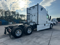 2016 Freightliner Cascadia Detroit DD15, 10 Speed,  New Tires, RUNS STRONG!