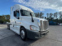 2016 Freightliner Cascadia Detroit DD15, 10 Speed,  New Tires, RUNS STRONG!
