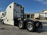 2016 Freightliner Cascadia Detroit DD15, 10 Speed,  New Tires, RUNS STRONG!