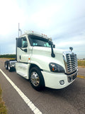 2019 Freightliner Cascadia Daycab MANUAL GREAT LOCAL TRUCK or Toy Hauler