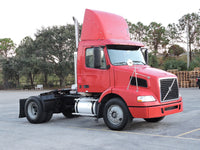 2005 Volvo VNM64T200 Day Cab