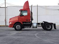 2005 Volvo VNM64T200 Day Cab