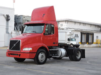 2005 Volvo VNM64T200 Day Cab