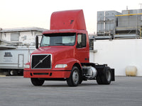 2005 Volvo VNM64T200 Day Cab