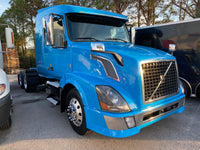 2013 Volvo VNL630 SUPER LOW MILE 219K - MINT, One owner