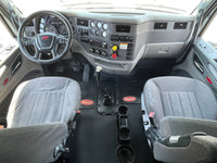 2015 Peterbilt 579 10 Spd, 709k MILES,Double Bunk, Inverter, New Brakes