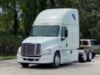 2014 Freightliner Cascadia Detroit DD15, AUTO, New Steer Tires 749k