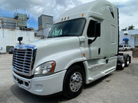 2014 Freightliner Cascadia Detroit DD15, AUTO, New Steer Tires 749k