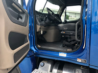 2011 FRHT Cascadia Midroof Detroit DD15, 10 Speed, CLEAN SEMI TRUCK, Virgin tires