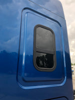 2011 FRHT Cascadia Midroof Detroit DD15, 10 Speed, CLEAN SEMI TRUCK, Virgin tires