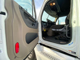 2011  Freightliner Cascadia, Detroit Diesel DD15, 10 Speed