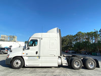 2013 Freightliner Cascadia 125, 599k, Cummins ISX, AUTO, APU, Fresh Rubber