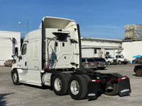 2013 Freightliner Cascadia 125, 599k, Cummins ISX, AUTO, APU, Fresh Rubber
