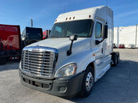 2013 Freightliner Cascadia 125, 599k, Cummins ISX, AUTO, APU, Fresh Rubber