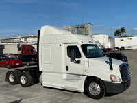2013 Freightliner Cascadia 125, 599k, Cummins ISX, AUTO, APU, Fresh Rubber