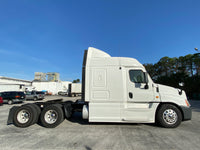 2013 Freightliner Cascadia 125, 599k, Cummins ISX, AUTO, APU, Fresh Rubber