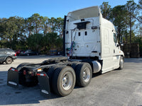 2013 Freightliner Cascadia 125, 599k, Cummins ISX, AUTO, APU, Fresh Rubber