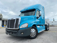 2014 Freightliner Cascadia 125, Cummins ISX, 10 Speed, APU, Fresh Drive tires,Fridge
