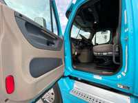 2014 Freightliner Cascadia 125, Cummins ISX, 10 Speed, APU, Fresh Drive tires,Fridge