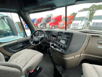 2014 Freightliner Cascadia 125, Cummins ISX, 10 Speed, APU, Fresh Drive tires,Fridge