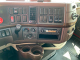 2015 Volvo VNL 670 D13,I-shift AUTO, APU, INVERTER, 627K