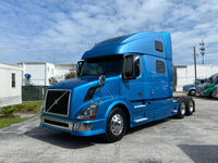 2014 Volvo VNL780, Volvo D13,  I-shift AUTO, 77" Condo + Work Station, Inverter, Fridge!