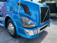 2014 Volvo VNL780, Volvo D13,  I-shift AUTO, 77" Condo + Work Station, Inverter, Fridge!