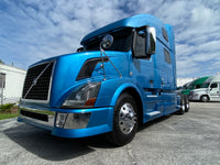 2014 Volvo VNL780, Volvo D13,  I-shift AUTO, 77" Condo + Work Station, Inverter, Fridge!