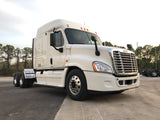 2010 Freightliner Cascadia XT Midroof Detroit DD15, 10 Speed, 669k,Headache Rack, Virgin tires, NO DEF