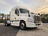 2010 Freightliner Cascadia XT Midroof Detroit DD15, 10 Speed, 669k,Headache Rack, Virgin tires, NO DEF