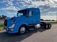 2013 Volvo VNL630 SUPER LOW MILE 219K - MINT, One owner