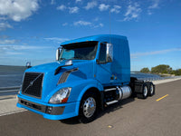 2013 Volvo VNL630 SUPER LOW MILE 219K - MINT, One owner