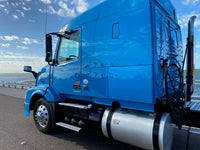 2013 Volvo VNL630 SUPER LOW MILE 219K - MINT, One owner