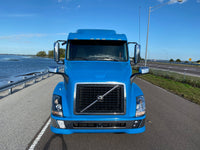 2013 Volvo VNL630 SUPER LOW MILE 219K - MINT, One owner