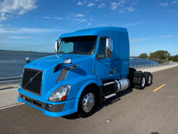 2013 Volvo VNL630 SUPER LOW MILE 219K - MINT, One owner