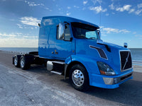 2013 Volvo VNL630 SUPER LOW MILE 219K - MINT, One owner