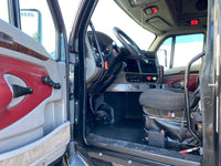 2013 KW Kenworth T700 CUMMINS,13 Speed, Double Bunk,Fresh tires,522K