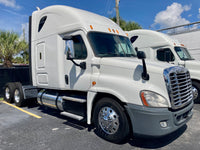 2015 Freightliner Cascadia, 10 spd, DD15, 455HP, 72" DOUBLE BUNK!