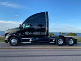 2013 KW Kenworth T700 CUMMINS,13 Speed, Double Bunk,Fresh tires,522K