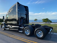2013 KW Kenworth T700 CUMMINS,13 Speed, Double Bunk,Fresh tires,522K